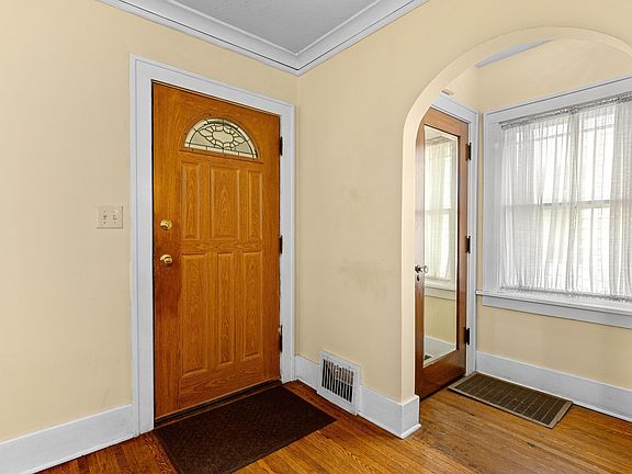 4th image of 1102 N Elmwood Ave