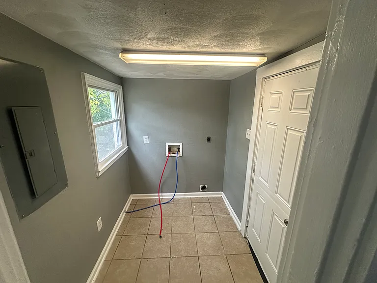 39 Emmons Pl #B — Photo 8