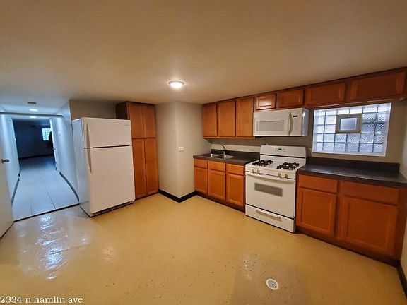 3rd image of 2334 N Hamlin Ave #1712