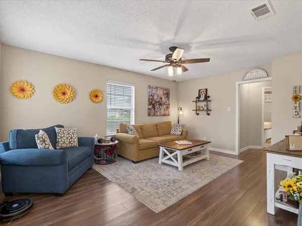 2029 Laney Dr, Sanger, TX 76266