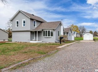 1430 5th St, Camanche, IA 52730