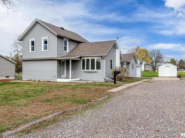 1430 5th St, Camanche, IA 52730