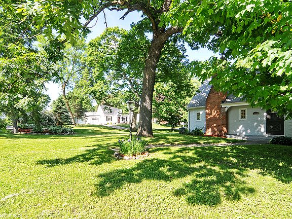 4th image of 1884 Kenwood Dr W
