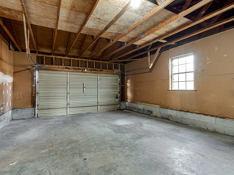 906 Hawthorne Ct — Photo 13