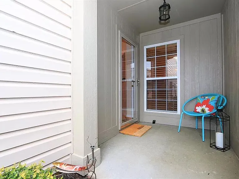 5602 Waterside Dr — Photo 2