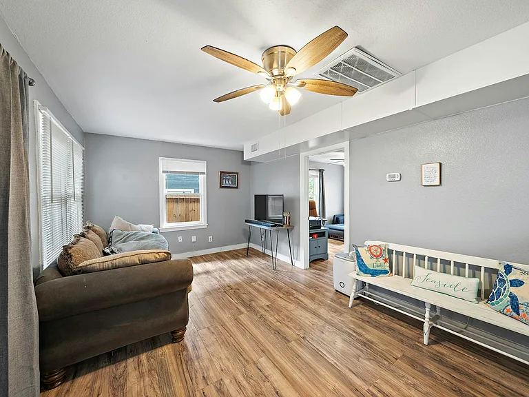 609 Sealy St #1 — Photo 2