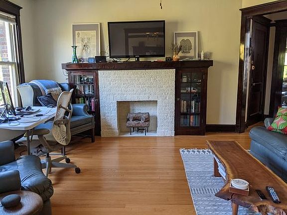 2nd image of 1419 W Cornelia Ave APT 2