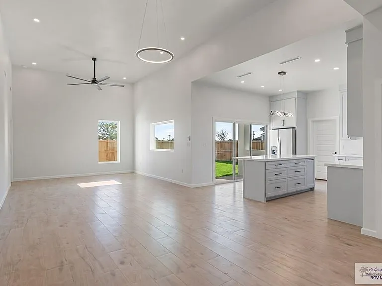 5320 Oakley St — Photo 3