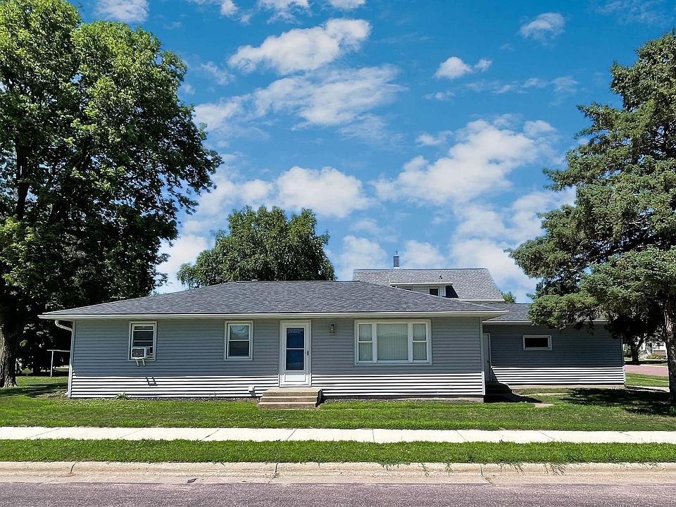 1st image of 402 N Van Buren Ave