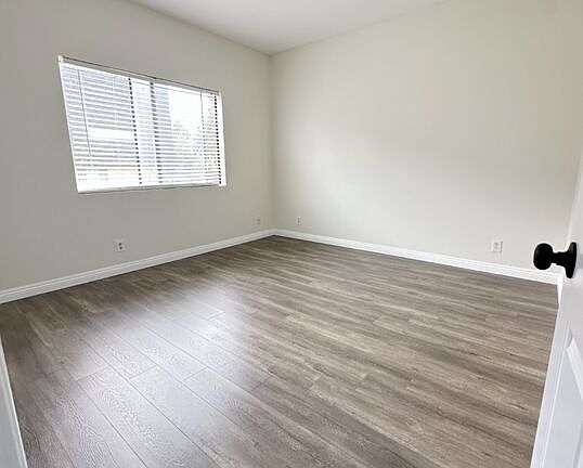 3rd image of 424 S Westmoreland Ave APT 205