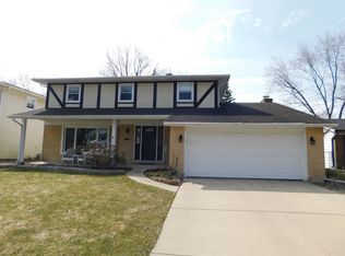 251 Anthony Rd, Buffalo Grove, IL 60089