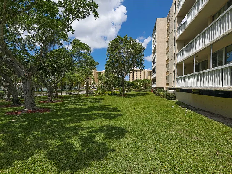 7081 Environ Blvd #143 — Photo 31