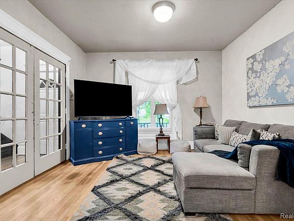5th image of 4408 Avery St