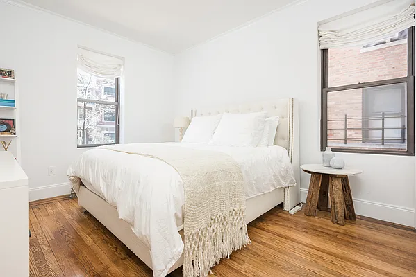 Sold by Modern Spaces | media 5