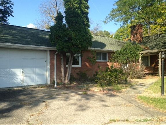 2nd image of 32 Maharay Ln
