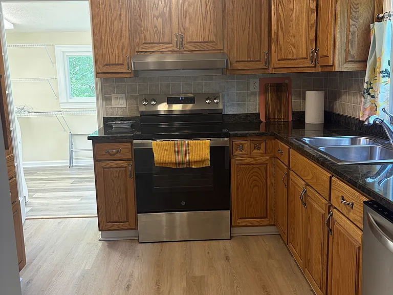 2614 Berkley Dr — Photo 9