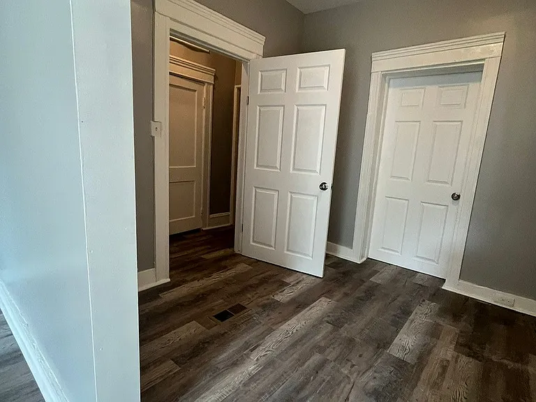 2535 Brookfield Ave — Photo 2
