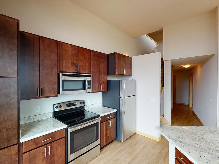 902 Drake St — Photo 139