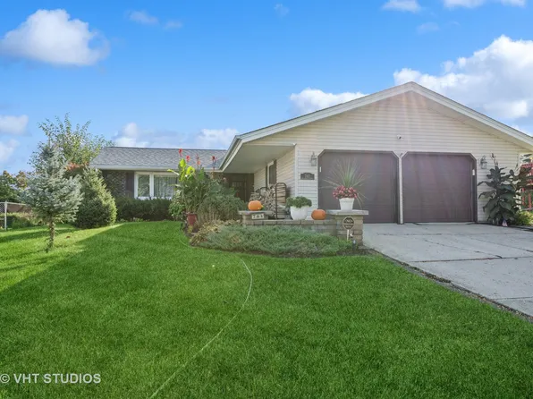 701 Sienna Dr, Schaumburg, IL 60193