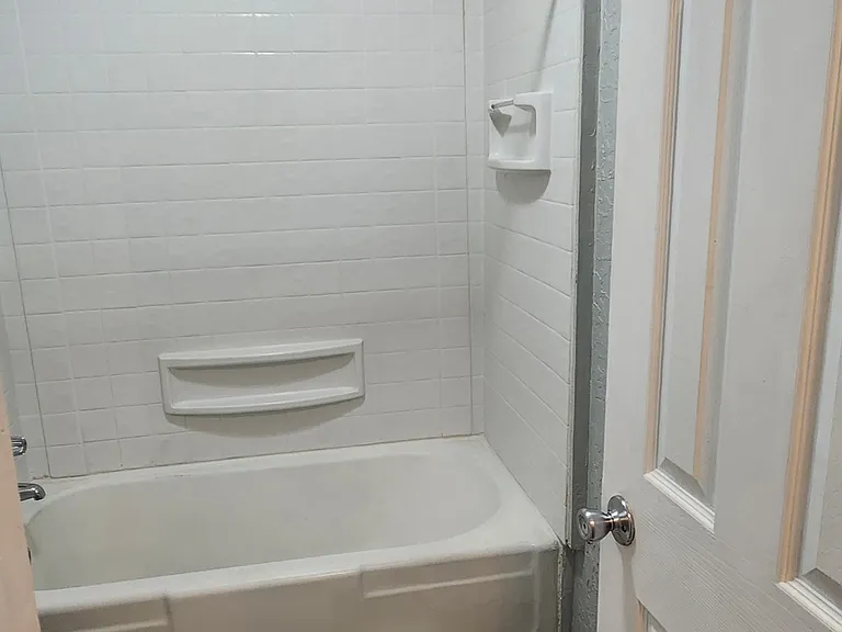 585 S 1200 W — Photo 11