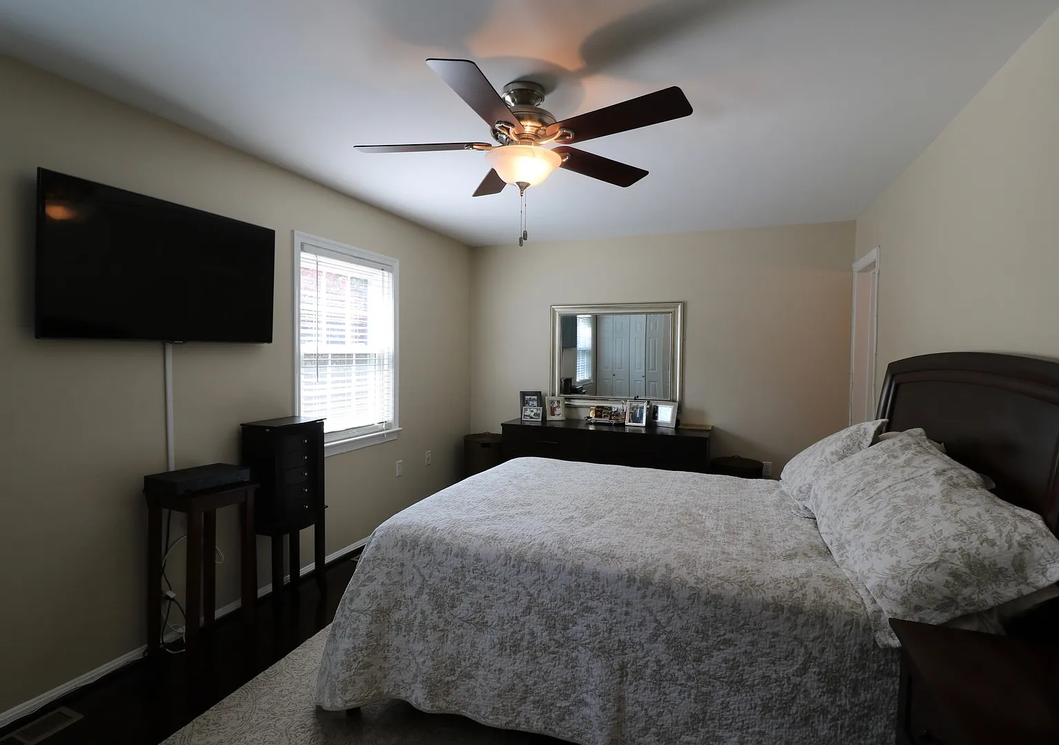 Updated End Unit 3/2.5 at Regents Square in Woodley Gardens — Photo 4
