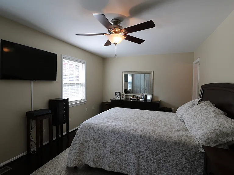 748 Azalea Dr — Photo 4