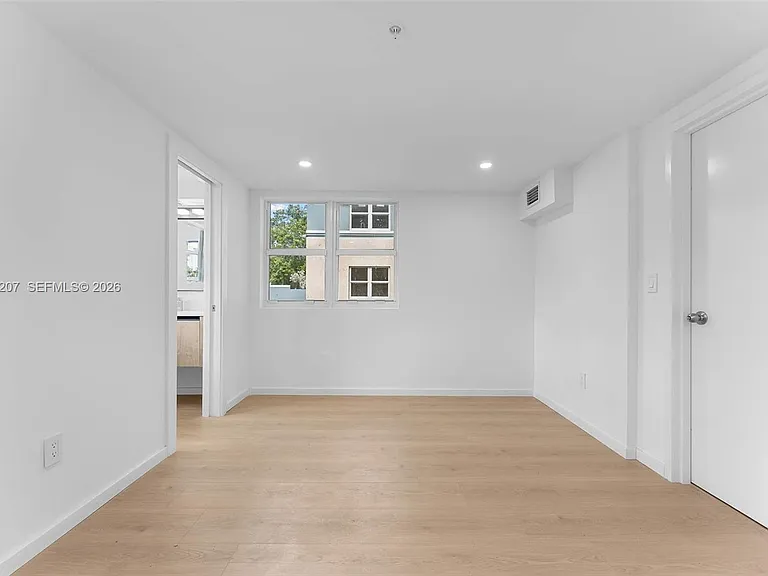 824 SE 12th Ct #828 — Photo 17
