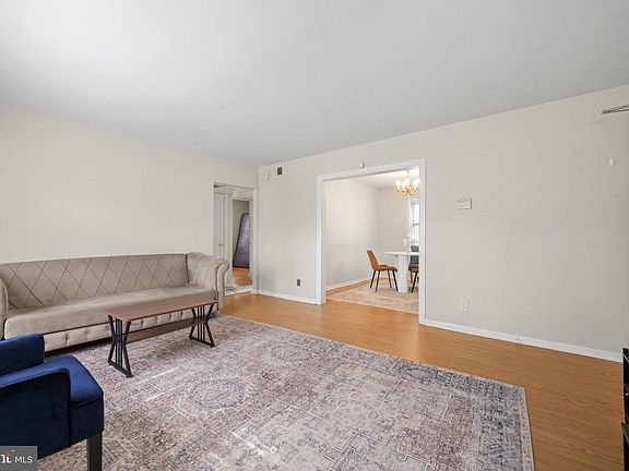 4th image of 103 Cherry Ave APT A