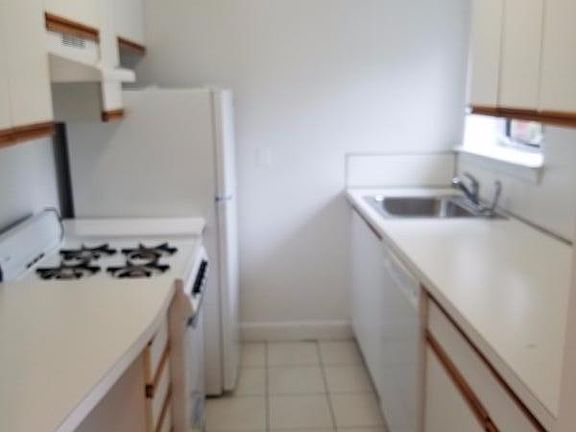 2nd image of 72 Saint Paul St #6C