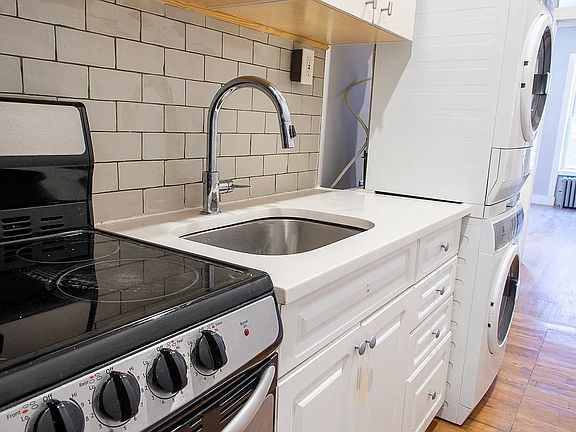 2nd image of 153 E 115th St APT 3