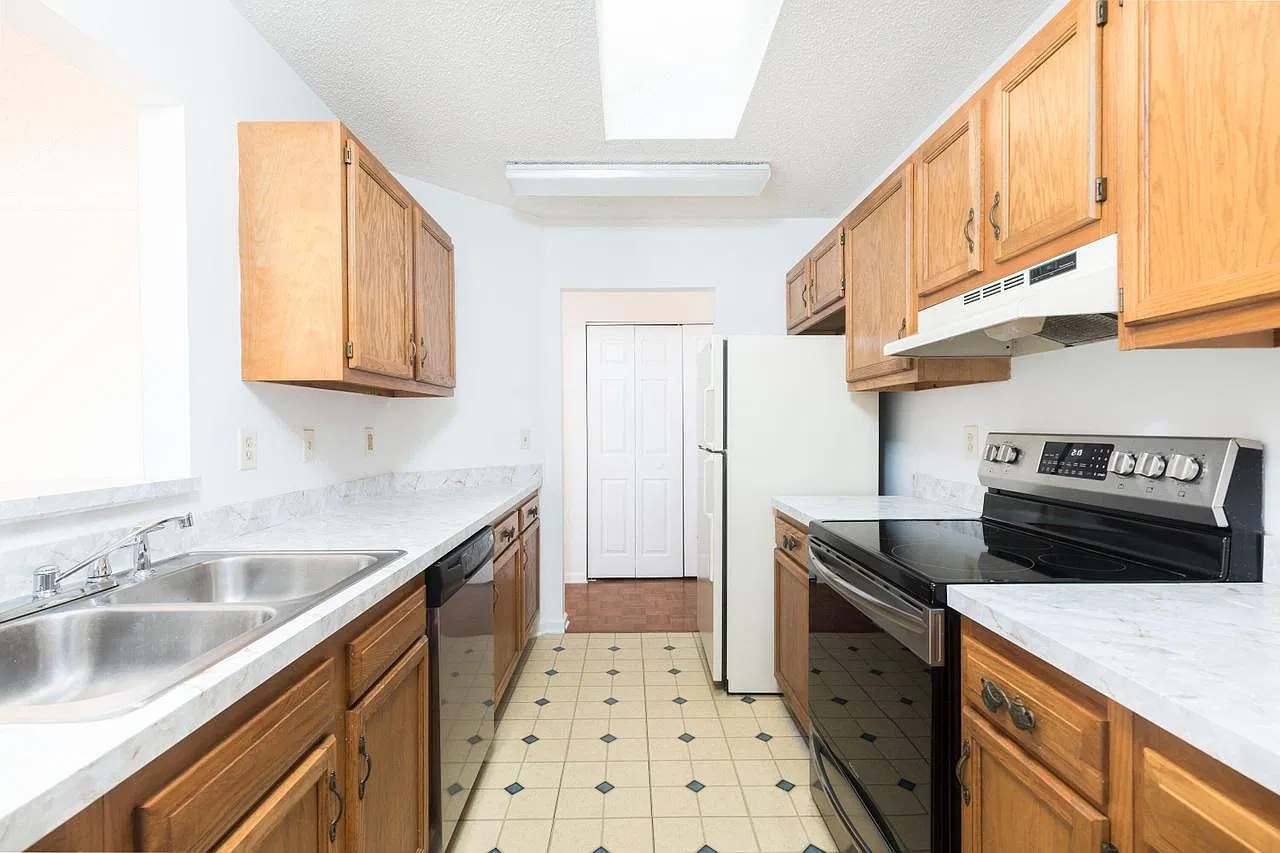 3 bed, 1311 sqft, $3,100 — Photo 4