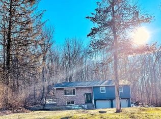 3128 Godfrey Ridge Dr, Stroudsburg, PA 18360