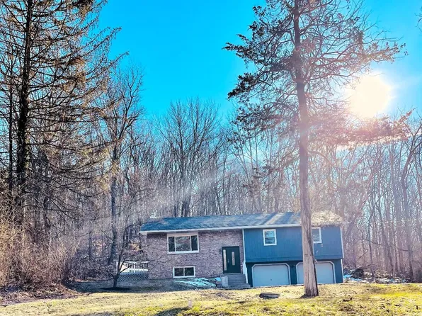 3128 Godfrey Ridge Dr, Stroudsburg, PA 18360