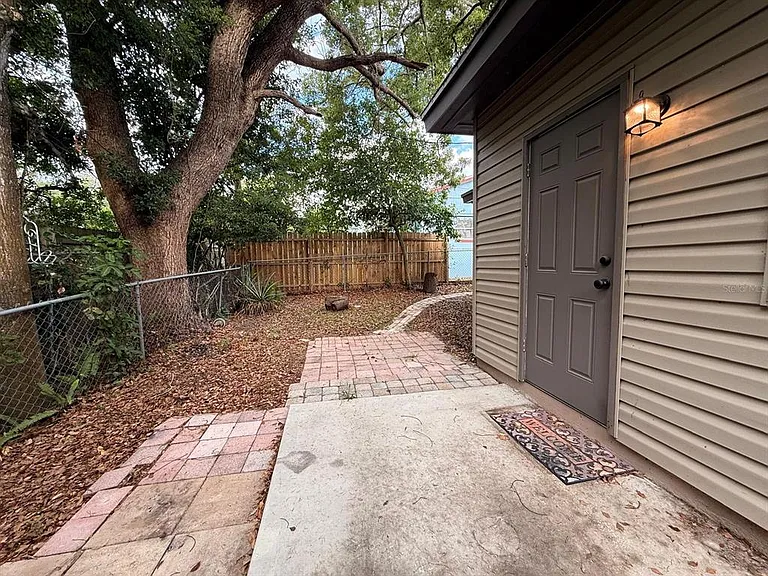 1353 Lakeview Rd — Photo 14