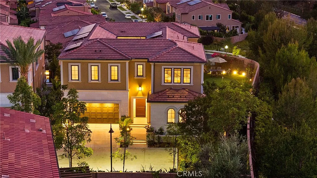 5 bed, 5.5 bath, 4460 sqft, $12,500 — Photo 2