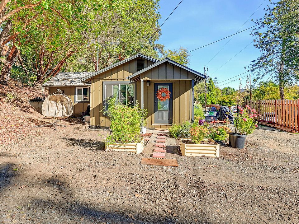 1st image of 981 4th Ave