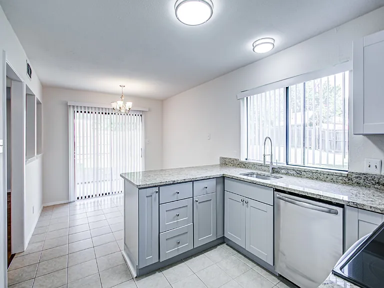 1701 Edge Hill Rd — Photo 5