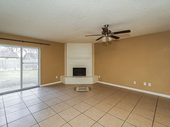 4th image of 3713 Arnold Dr