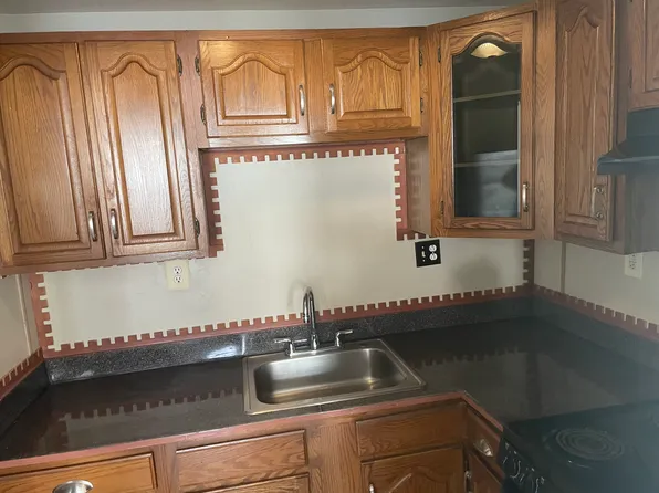 653 Walk Hill St APT 3, Mattapan, MA 02126