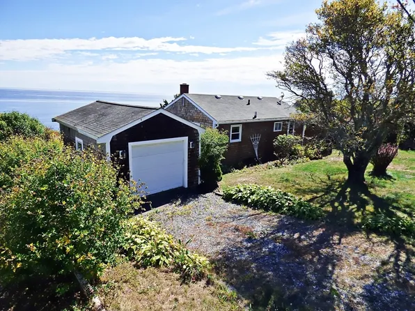 18 Arnold Ave, Plymouth, MA 02360