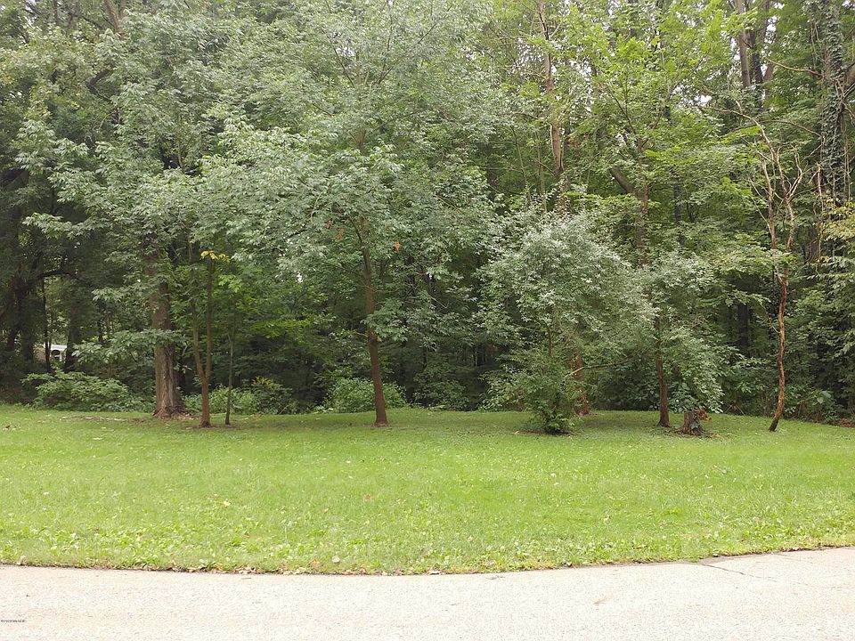 1st image of 320 Horseshoe Ct