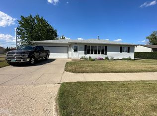 1520 10th St W, Williston, ND 58801