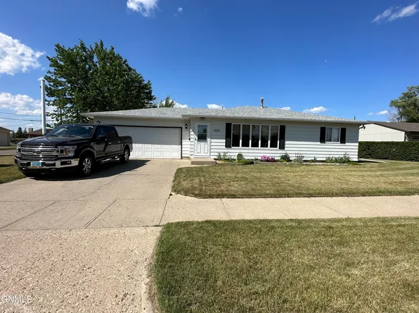 1520 10th St W, Williston, ND 58801