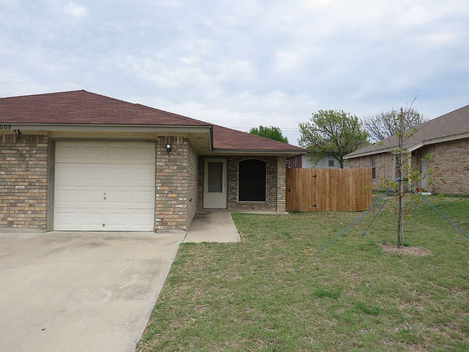 1st image of 2609 Lucille Dr #A