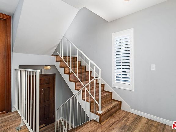 3rd image of 5811 Woodman Ave APT 1
