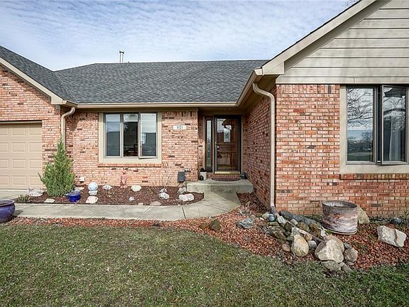 4th image of 901 Ironwood West Dr