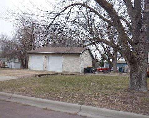 3rd image of 412 Central Ave S