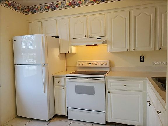 2nd image of 11511 113th St Unit 5B