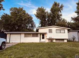 3328 SW Oakley Ave, Topeka, KS 66614