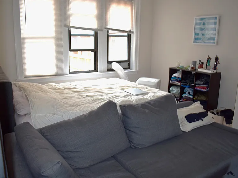 837 W Cornelia Ave #2N — Photo 2
